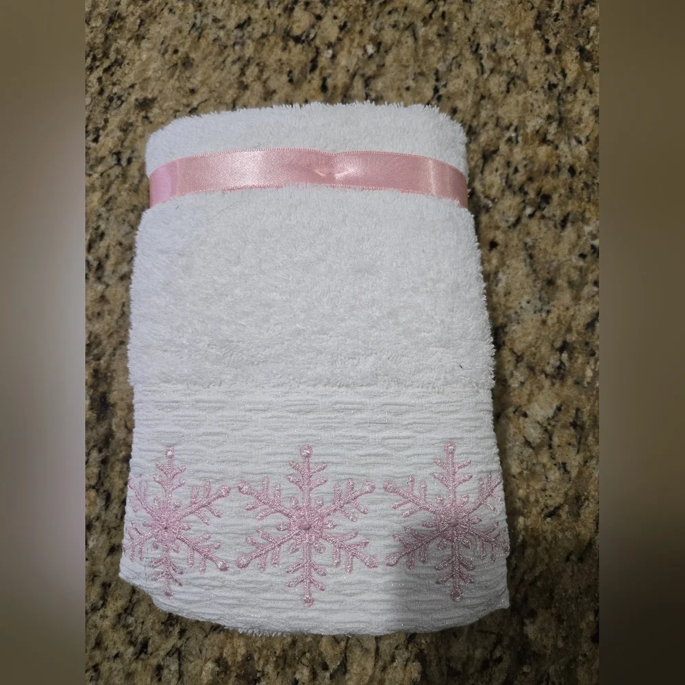 Granville White and Pink Snowflake Set Of 2 Hand Towels